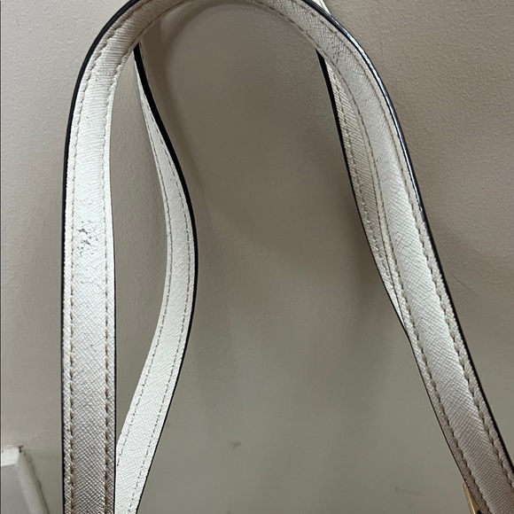 Michael Kors Cream Tote Bag with Gold Accents preowned - Picture 3 of 10